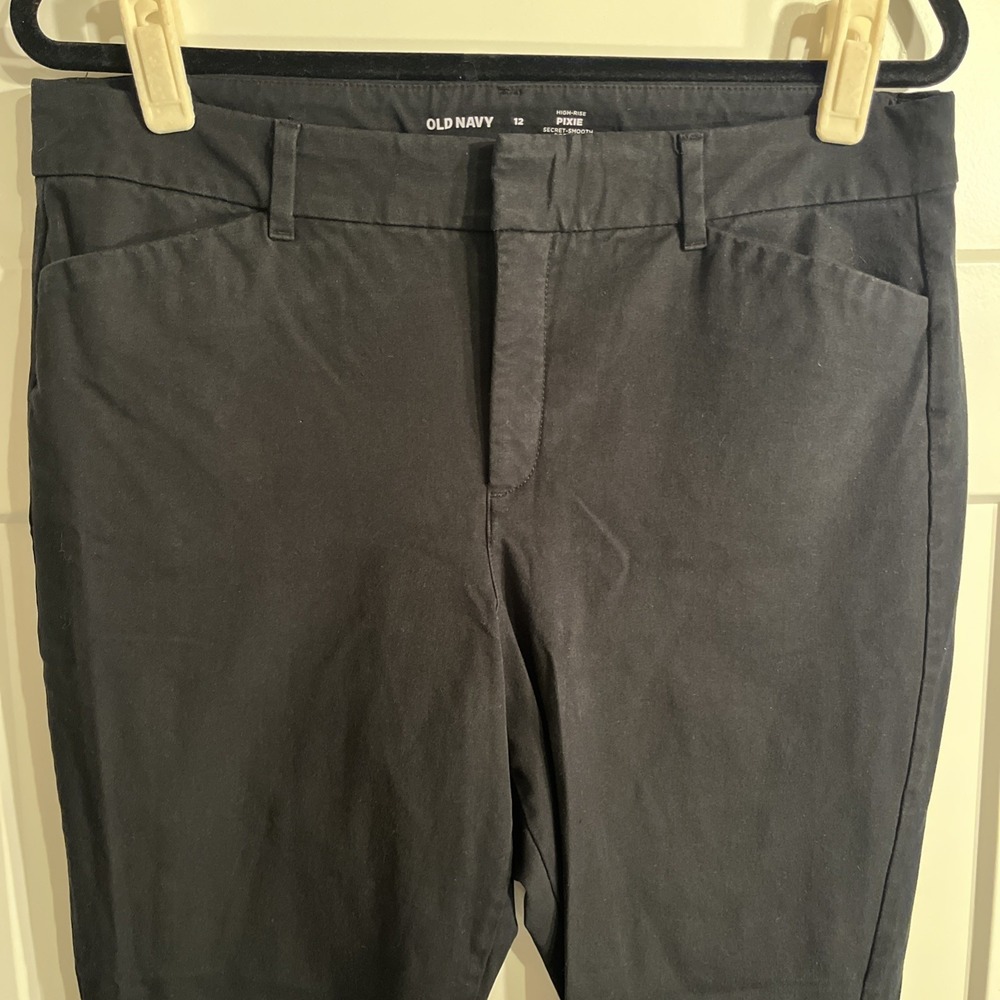 Old Navy Womens High Rise Pixie Secret Smooth Pockets Size 12 Black Ankle Pants